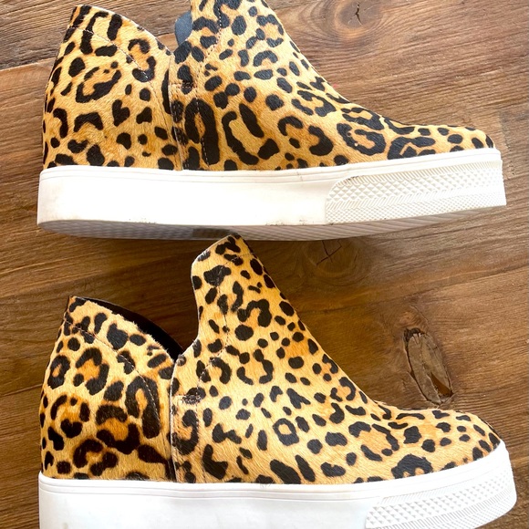 Steve Madden wedge cheetah print shoes. - Picture 2 of 4